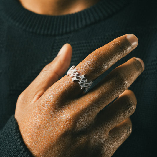 Iced Monogram Ring Argenté