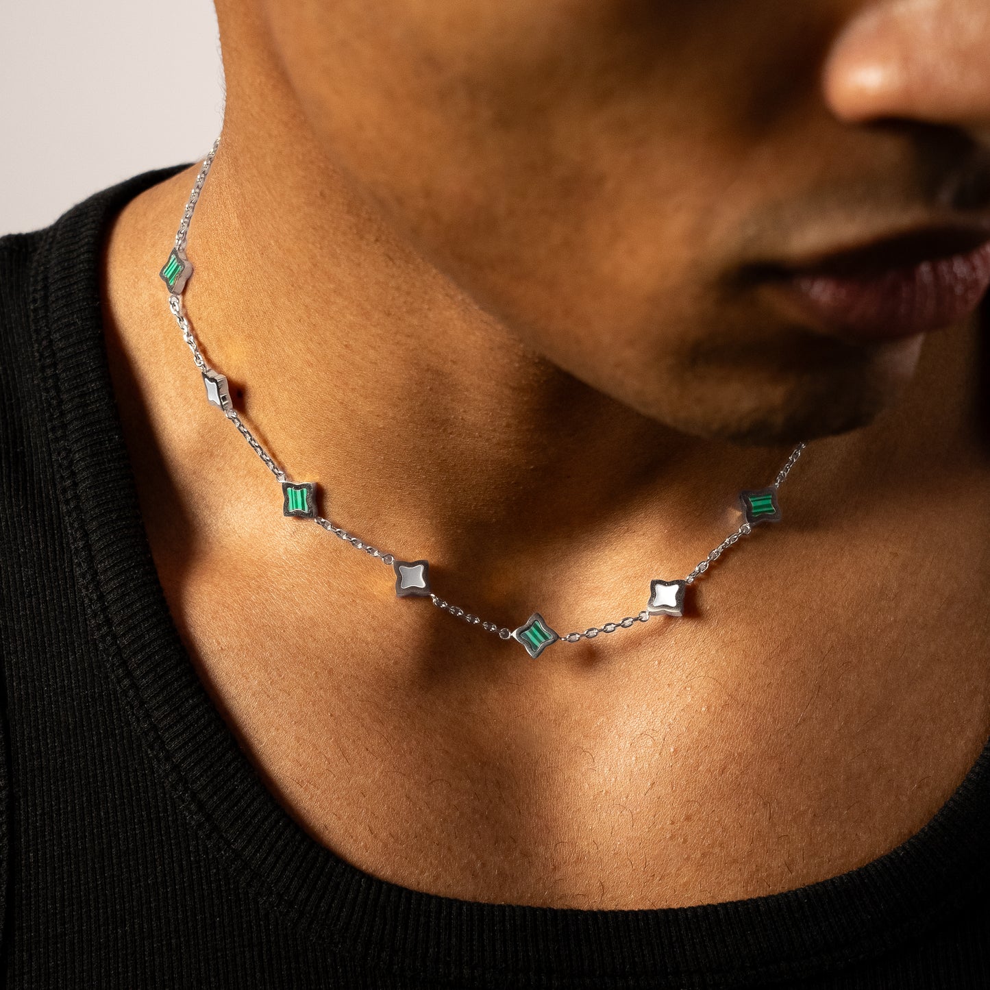 Chaîne Flower câble Argentée - Motif Blanc & Vert