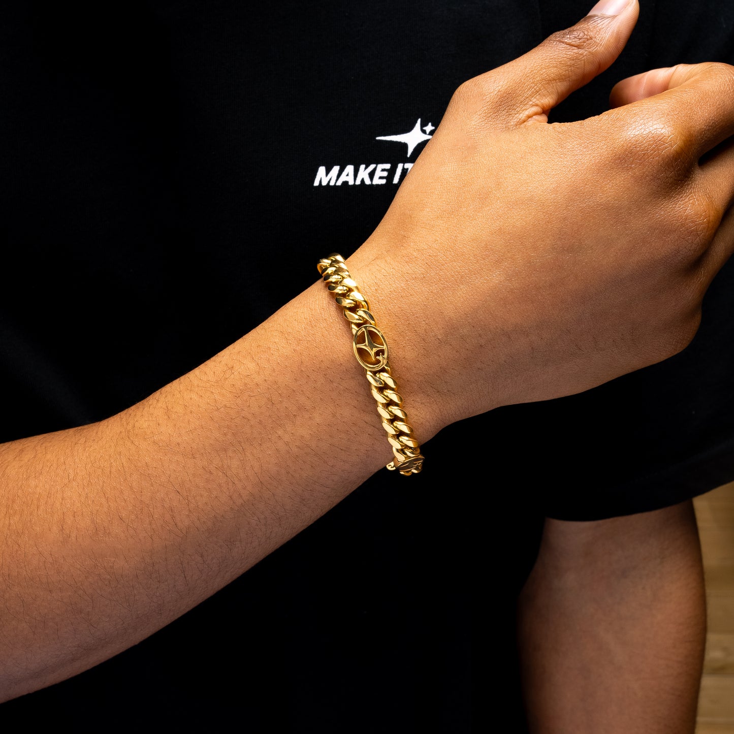 Cuban link bracelet 8 mm Signature Gold