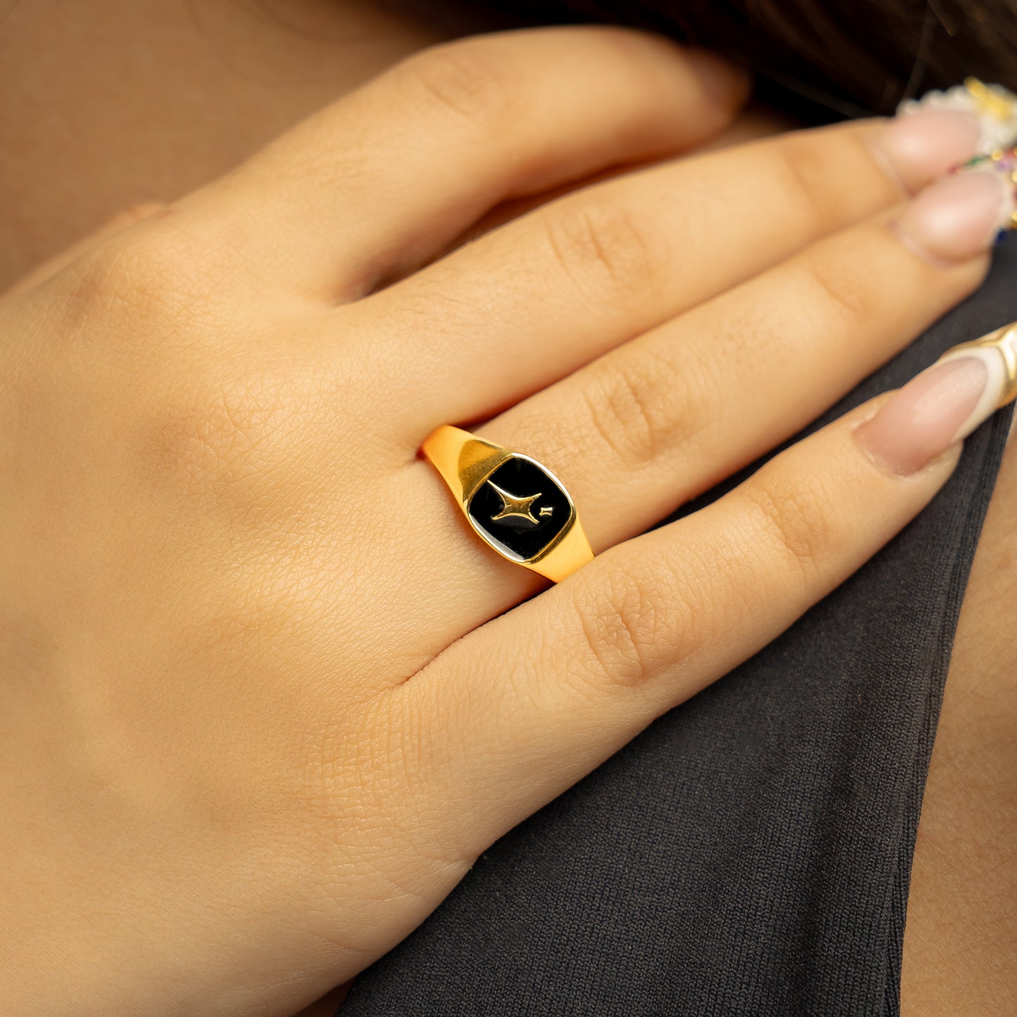 Signature Square signet ring gold