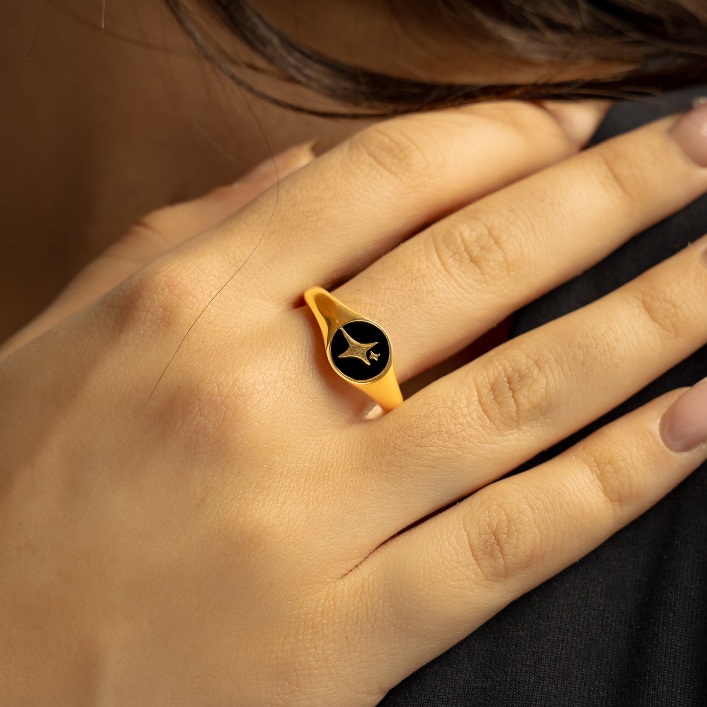 Signature Round signet ring gold