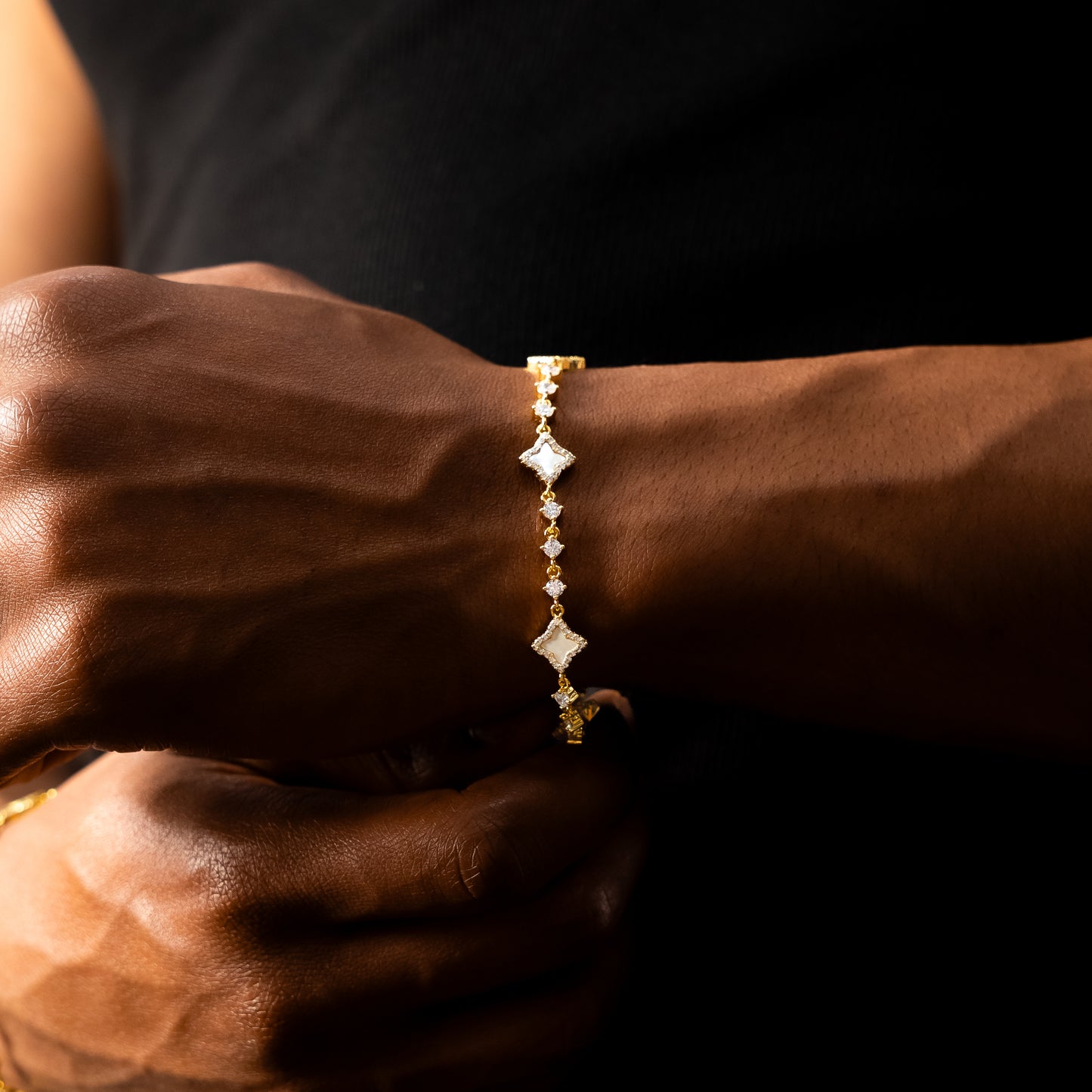 Bracelet Flower Tennis Doré - Motif Blanc