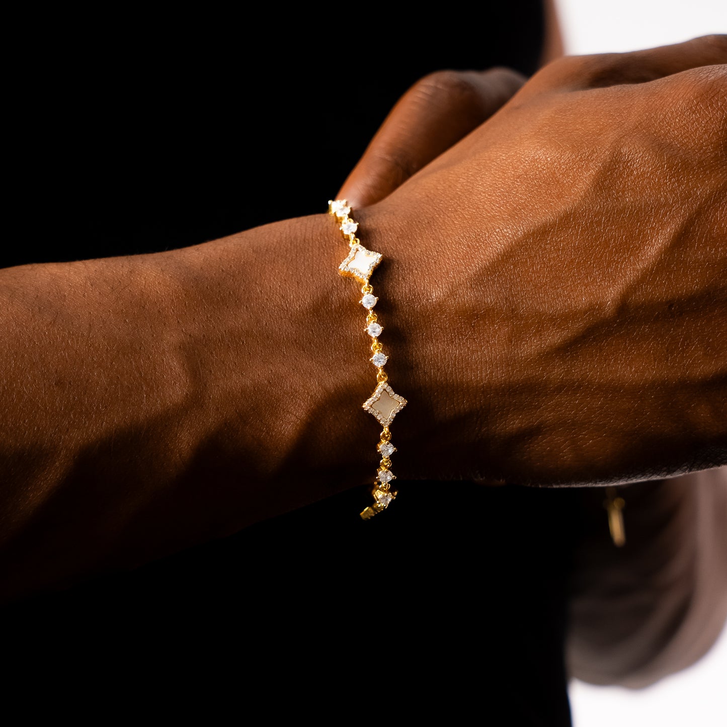Bracelet Flower Tennis Doré - Motif Blanc
