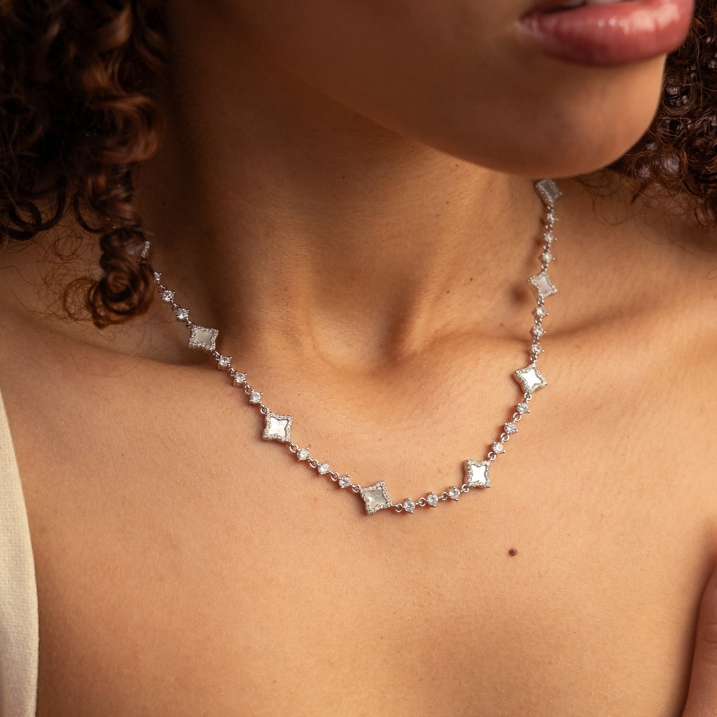 Chaîne Flower Tennis Argentée - Motif Blanc